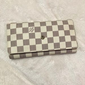 Luis Vuitton wallet (DUPE)